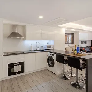  Apartment Modern & Elegant Loft